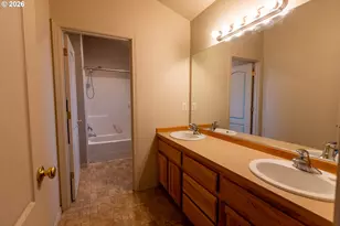 374 NW 25th St, Redmond, OR 97756 - Photo 24