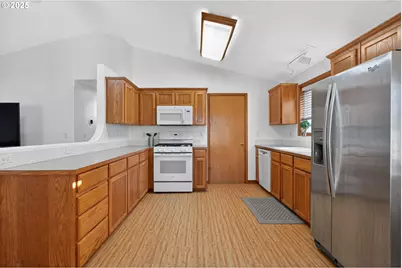 457 NW Forest St, Hillsboro, OR 97124 - Photo 8