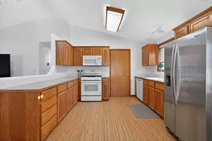 457 NW Forest St, Hillsboro, OR 97124 - Photo 8