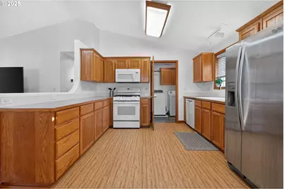 457 NW Forest St, Hillsboro, OR 97124 - Photo 10