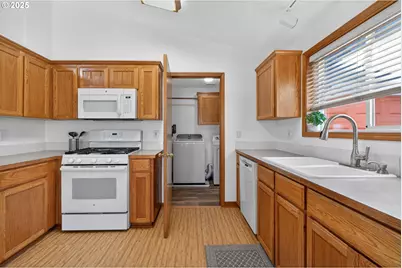 457 NW Forest St, Hillsboro, OR 97124 - Photo 12