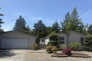 507 Robin Ln, Florence, OR 97439 - Photo 2