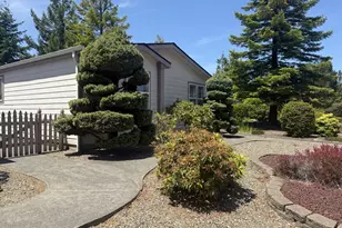 507 Robin Ln, Florence, OR 97439 - Photo 4