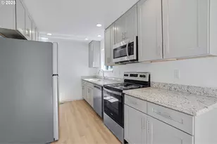 7028 SE 86th Ave, Portland, OR 97266 - Photo 8