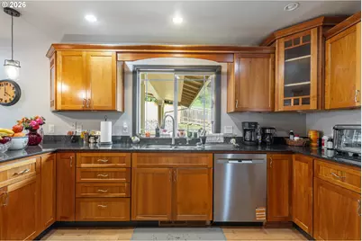 137 N River Dr, Roseburg, OR 97470 - Photo 16