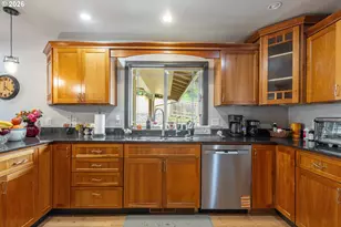 137 N River Dr, Roseburg, OR 97470 - Photo 16