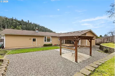 137 N River Dr, Roseburg, OR 97470 - Photo 44