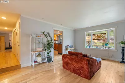 137 N River Dr, Roseburg, OR 97470 - Photo 12