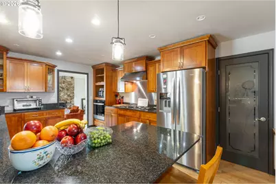 137 N River Dr, Roseburg, OR 97470 - Photo 18