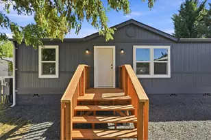 310 Sunny Ln, Sutherlin, OR 97479 - Photo 4