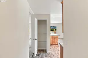 660 S Wall St, Coos Bay, OR 97420 - Photo 10