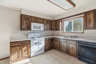 3323 Columbia Heights Rd, Longview, WA 98632 - Photo 6