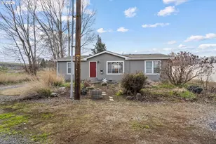 910 E College St, Echo, OR 97826 - Photo 2