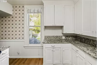 215 SW Hamilton St, Portland, OR 97239 - Photo 8