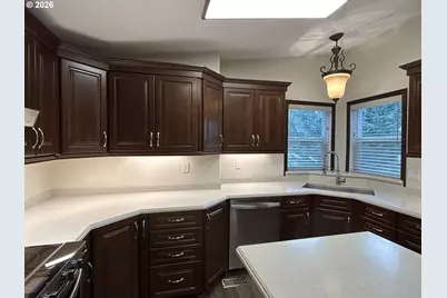 220 NW Trust St, Roseburg, OR 97471 - Photo 12