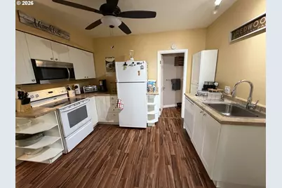 402 SE 75th Ave, Portland, OR 97215 - Photo 32