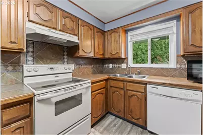 685 SW 20th Cir, Troutdale, OR 97060 - Photo 18