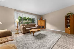 685 SW 20th Cir, Troutdale, OR 97060 - Photo 14