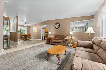 685 SW 20th Cir, Troutdale, OR 97060 - Photo 10