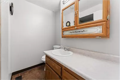 685 SW 20th Cir, Troutdale, OR 97060 - Photo 32