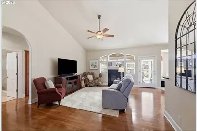 478 Pebble Beach Dr, Creswell, OR 97426 - Photo 4