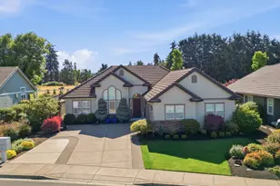478 Pebble Beach Dr, Creswell, OR 97426 - Photo 2