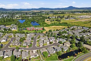 478 Pebble Beach Dr, Creswell, OR 97426 - Photo 40