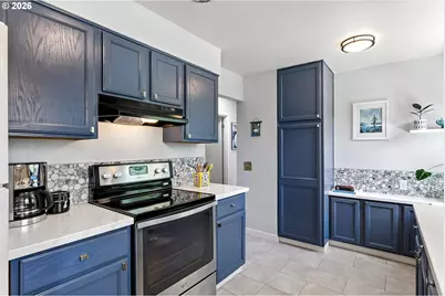 2418 NE 137th Ave, Portland, OR 97230 - Photo 10