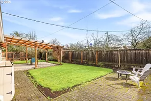 2418 NE 137th Ave, Portland, OR 97230 - Photo 18