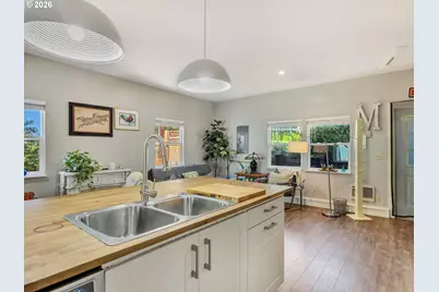 817 Exchange St, Astoria, OR 97103 - Photo 40