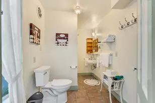 817 Exchange St, Astoria, OR 97103 - Photo 12