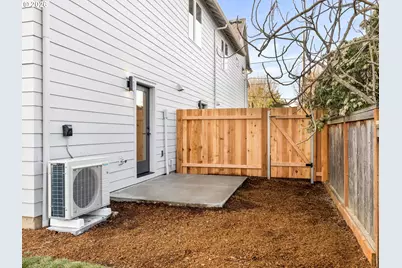 9560 N Buchanan Ave, Portland, OR 97203 - Photo 12