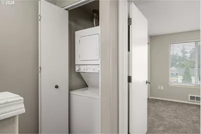 11885 SE Pine St, Portland, OR 97216 - Photo 18