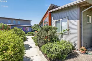 106 Dunn Cir, Ashland, OR 97520 - Photo 4