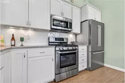 106 Dunn Cir, Ashland, OR 97520 - Photo 8