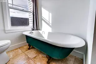 1610 NE 13th St, Lincoln City, OR 97367 - Photo 16