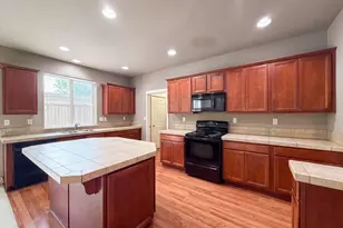 1724 SW Willowview Terrace, Beaverton, OR 97003 - Photo 2