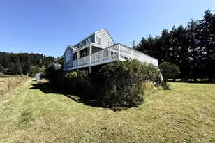 95570 N Bank Rogue River Rd, Gold Beach, OR 97444 - Photo 14
