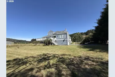95570 N Bank Rogue River Rd, Gold Beach, OR 97444 - Photo 12