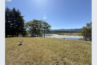 95570 N Bank Rogue River Rd, Gold Beach, OR 97444 - Photo 16