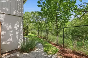2121 W 15th Ct, Eugene, OR 97402 - Photo 18