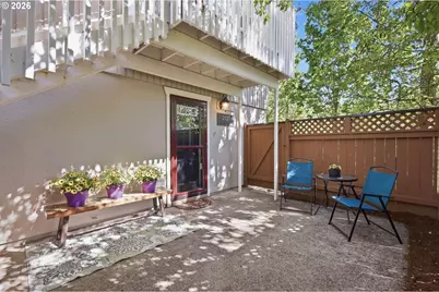 2121 W 15th Ct, Eugene, OR 97402 - Photo 2
