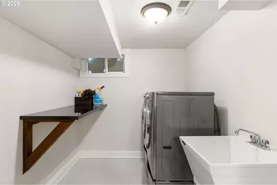 203 SW Kingston Ave, Portland, OR 97205 - Photo 36