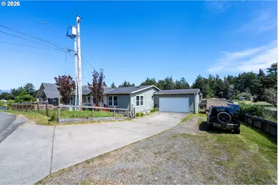 683 Lakeshore Dr, Coos Bay, OR 97420 - Photo 10