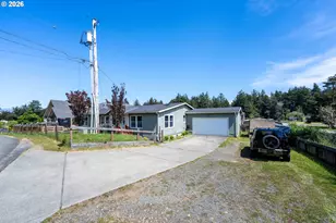 683 Lakeshore Dr, Coos Bay, OR 97420 - Photo 10