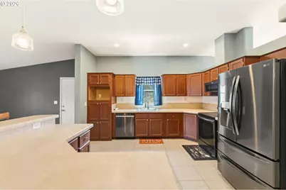 683 Lakeshore Dr, Coos Bay, OR 97420 - Photo 22