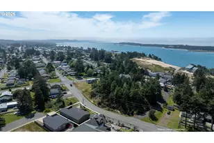 683 Lakeshore Dr, Coos Bay, OR 97420 - Photo 4