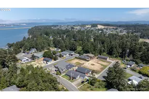 683 Lakeshore Dr, Coos Bay, OR 97420 - Photo 46