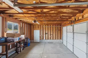 683 Lakeshore Dr, Coos Bay, OR 97420 - Photo 14
