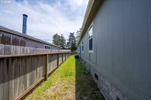 683 Lakeshore Dr, Coos Bay, OR 97420 - Photo 6